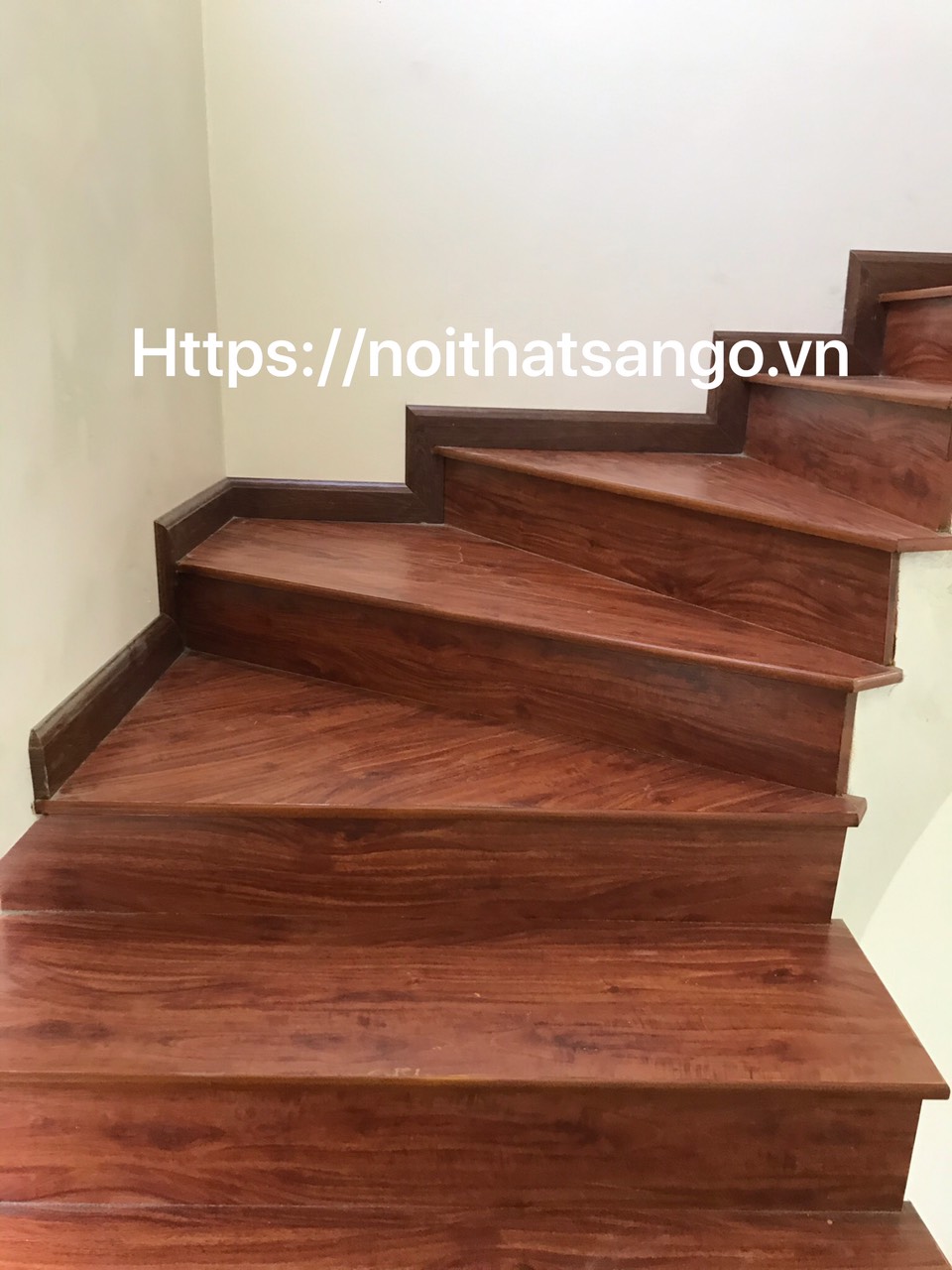 Cầu thang gỗ công nghiệp báo giá 2020 rẻ nhất thị trường Hà Nội